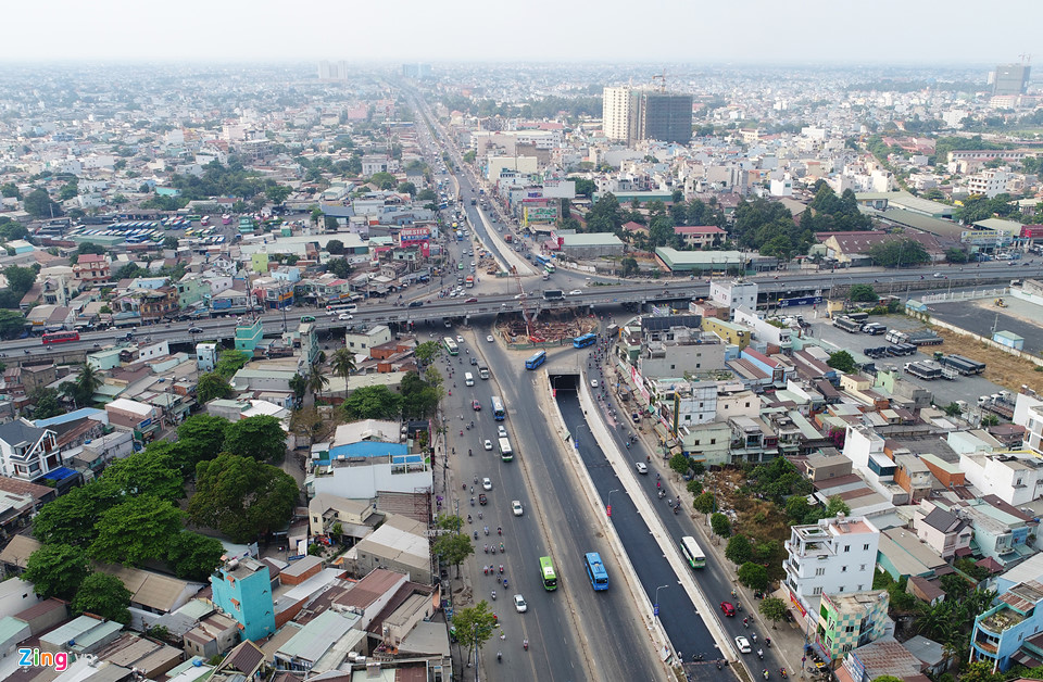 Hầm chui nút giao thông 3 tầng ở Sài Gòn trước ngày thông xe